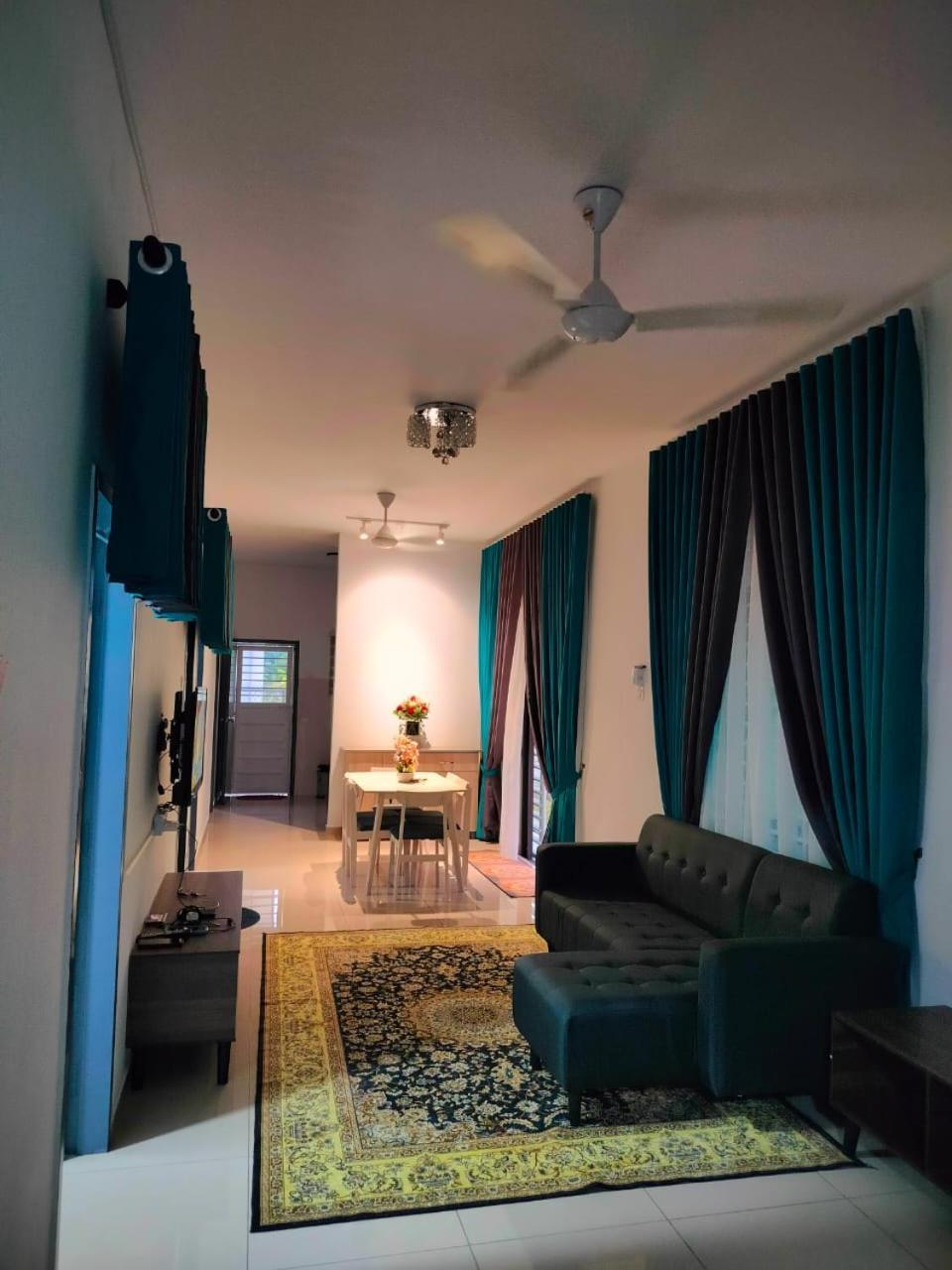 Aiman'S Rose Homestay Teluk Panglima Garang Exterior foto